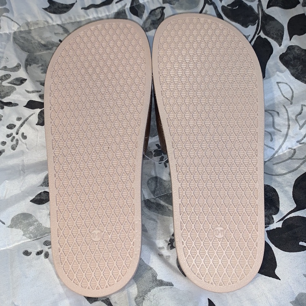 Old Navy Slides - Picture 5 of 5